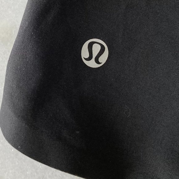 Lululemon black shorts with pockets, (size 6) drawstring waist - Picture 3 of 8